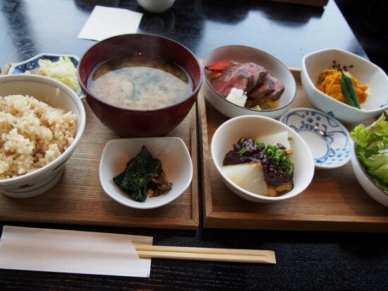 「酢重ダイニング六角」和牛のたたきランチ