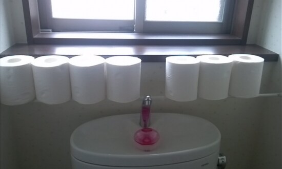 トイレットペーパー置き場