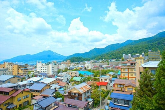 穂波温泉から湯田中温泉を望む