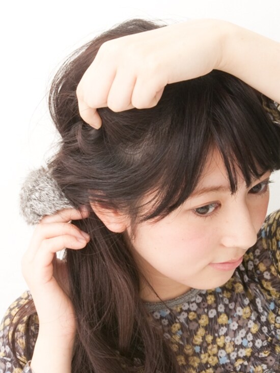 指先で上の編み目から少しずつ