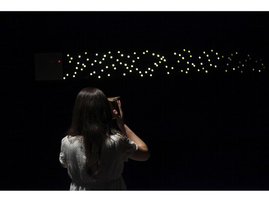 八谷和彦《見ることは信じること》1996年  撮影：木奥惠三  写真提供：NTTインターコミュニケーション・センター [ICC]