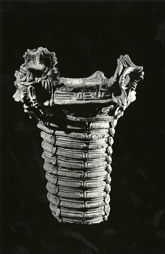 縄文土器（富山県出土）　撮影：岡本太郎　1956年　写真提供：川崎市岡本太郎美術館　?岡本太郎記念現代芸術振興財団