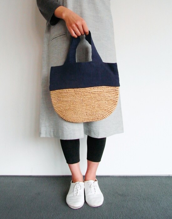ラフィアとリネンのミニバッグ 紺