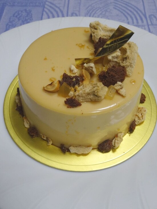 「リベルターブル」の松屋オリジナルオープン記念限定アントルメ「ブロンディール」（直径10cm、税込1944円）