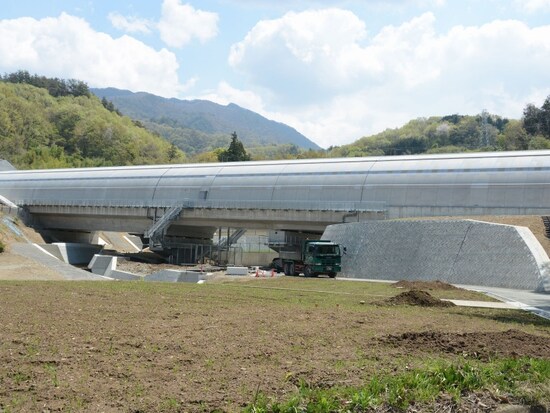 トンネルで覆われた地上部分