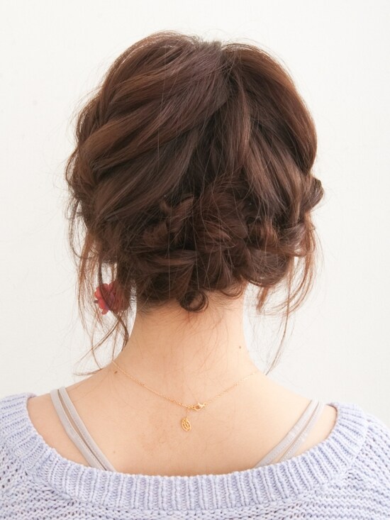 画像 16 17 おさげをくずした簡単ルーズなアップヘアアレンジ ヘアアレンジ All About