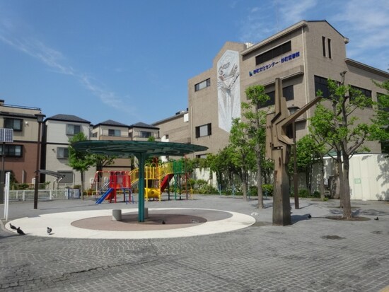 公園内のベンチで買ったものをいただく