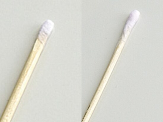 コットンスティックの作り方3：左／薄めに巻いたコットンスティック、右／厚めに巻いたコットンスティック