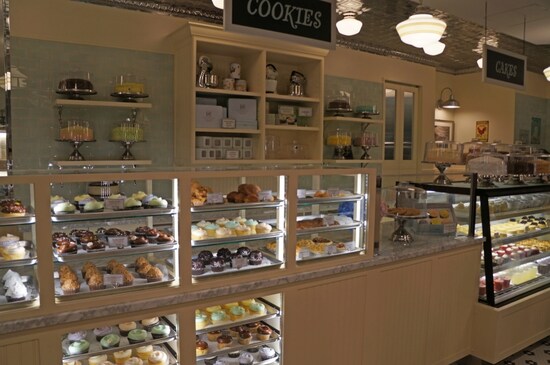 パステルカラーを基調にした店内