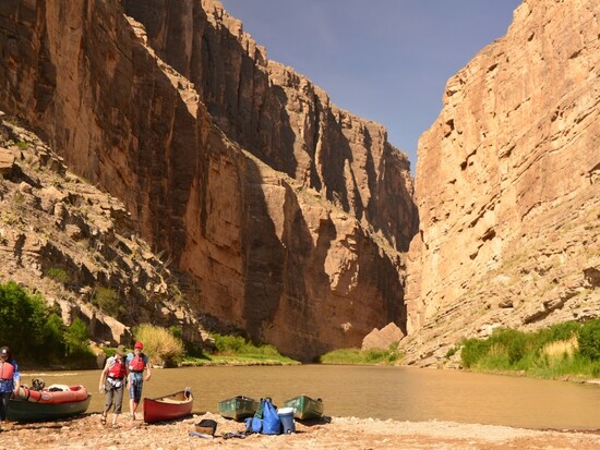 この川の右側がアメリカ、左側がメキシコ！