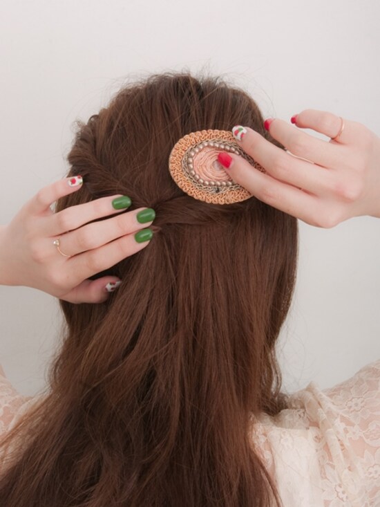 画像 5 18 バレッタを使った簡単ツイストヘアアレンジ ヘアアレンジ All About 画像 5 18 バレッタを使った簡単ツイストヘアアレンジ ヘアアレンジ All About