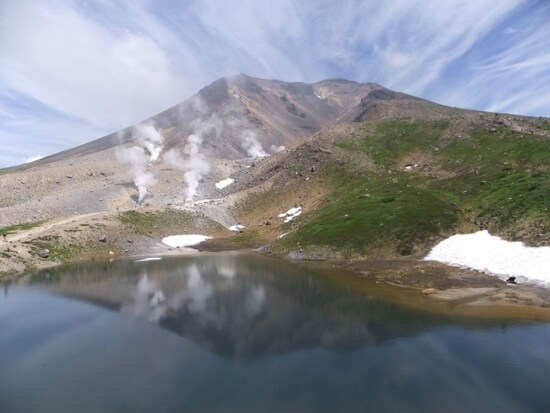 姿見の池と旭岳（1）