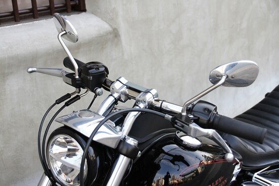 ハンドルやシートを換えるだけでも乗り味は激変します。