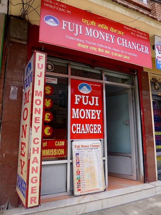 タメル地区にある両替所