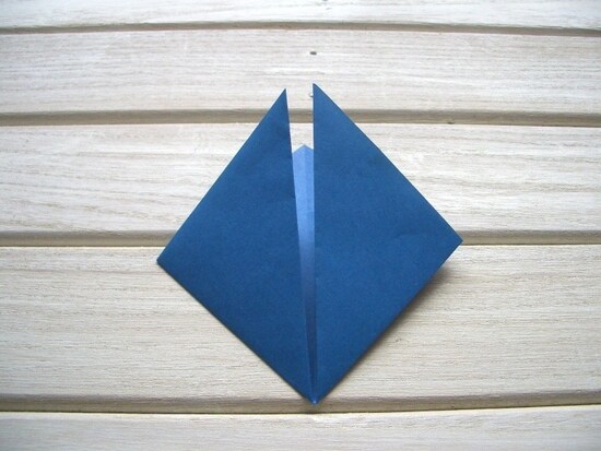 両端を折り上げる