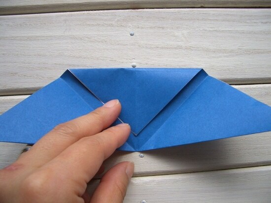 上角を下向きに折る