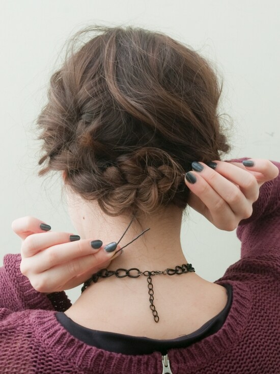 クロスするように