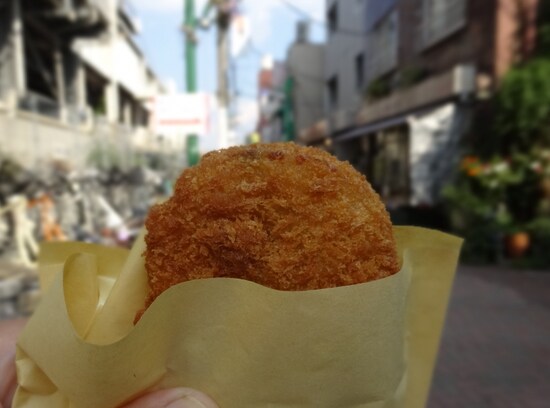 これはおいしいコロッケ。30円というのがうれしい。