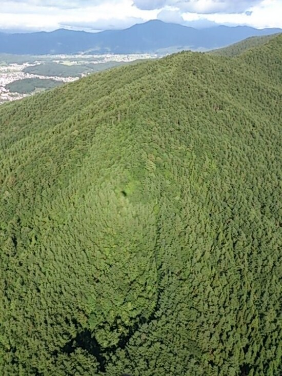 山に映る自分の影も移動していきます