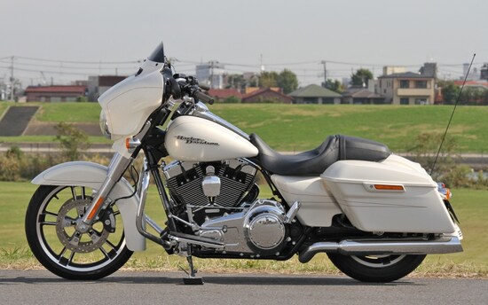 FLHXS ストリートグライド スペシャル / レフトビュー