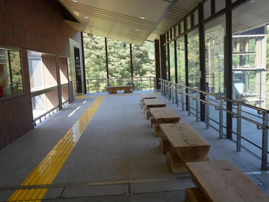 川原湯温泉駅コンコース