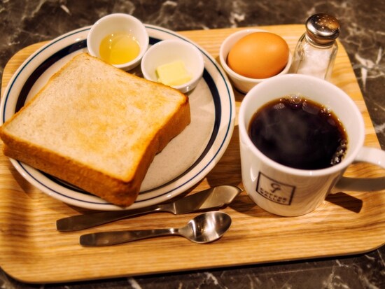 全粒粉の食パンでどこまでもちもちにできるか、にこだわったトースト