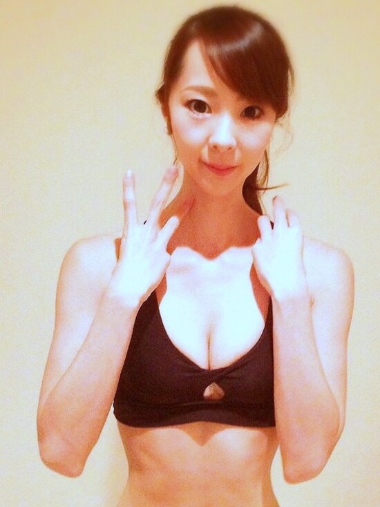 画像 10 19 3つの骨活用ストレッチのダイエット効果とやり方 簡単ダイエット All About