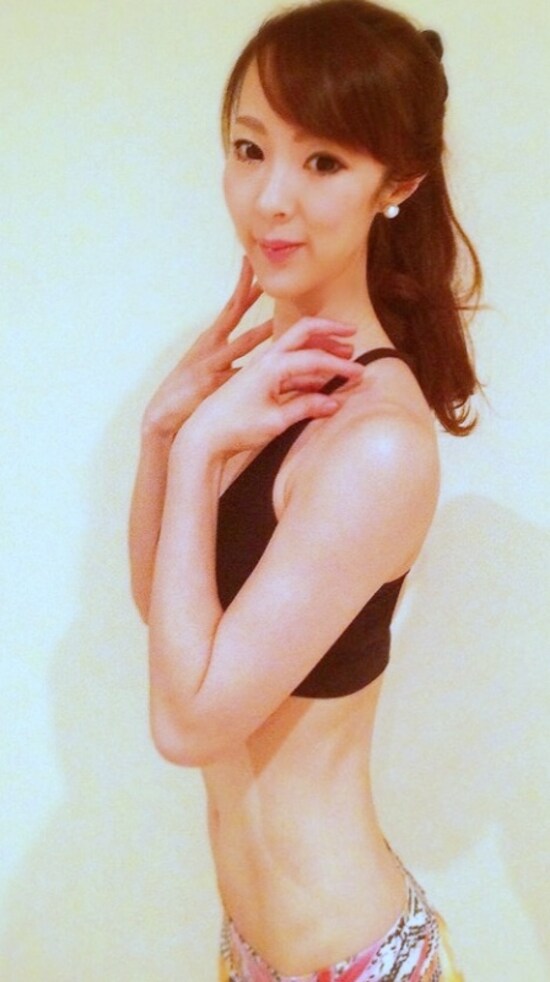 画像 11 19 3つの骨活用ストレッチのダイエット効果とやり方 簡単ダイエット All About