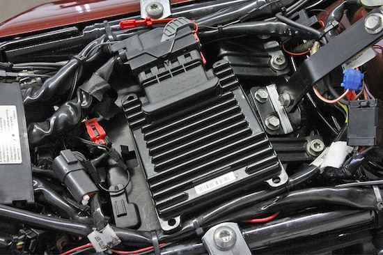 フューエルインジェクションモデルの頭脳となるECMと呼ばれるコンピューター。現行モデルはすべてこのECM搭載とされます