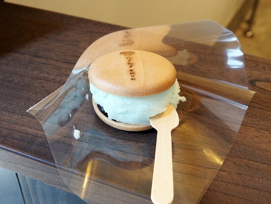 焼きモナカアイス：能登の大谷塩ジェラート＠甘納豆かわむら