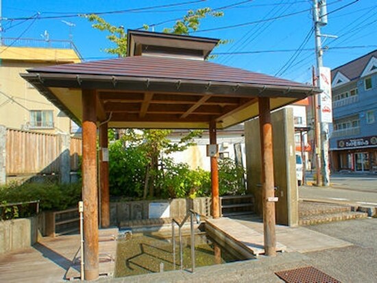 越後湯沢温泉「足湯かんなっくり」