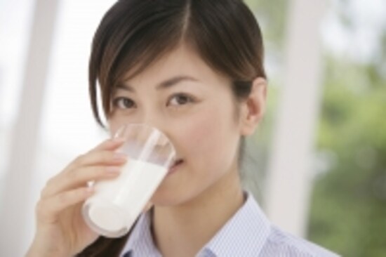 低脂肪乳と高脂肪乳の違いとどちらが体にいいのかを改めて考えてみましょう。