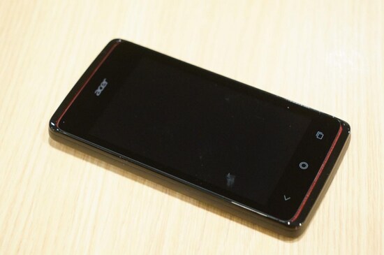 ディスプレイサイズは4インチのスマートフォンとなります。