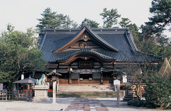 尾山神社・拝殿