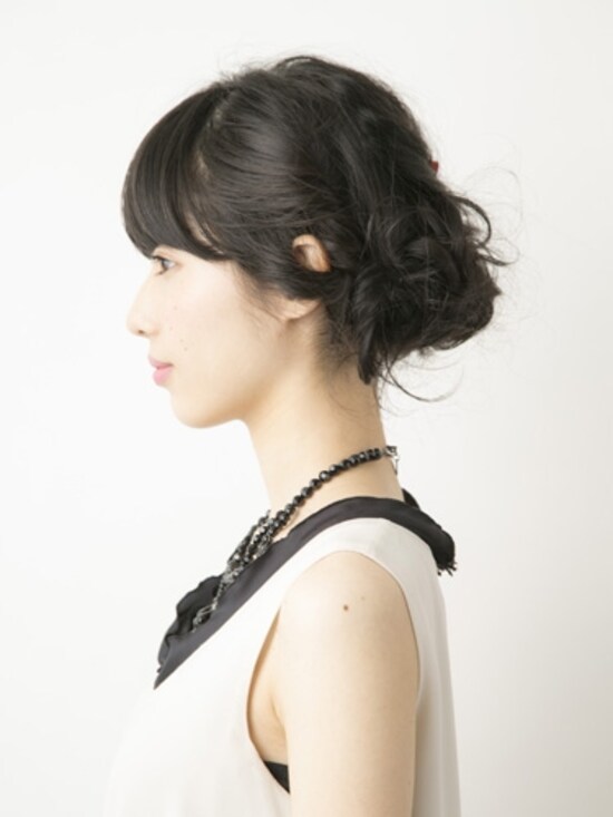 画像 5 16 ロングヘア 女優気分のクラシカルなまとめ髪アレンジ 結婚式 パーティーヘアアレンジ All About