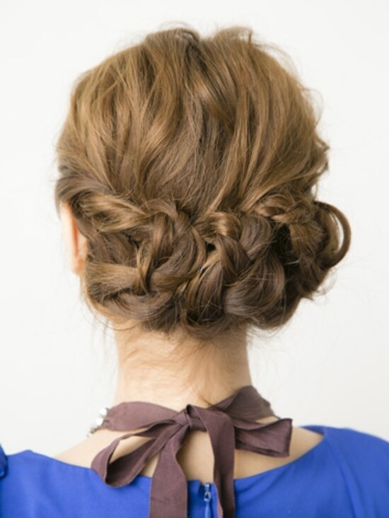 画像 7 16 誰でも簡単 三つ編みで作るミディアムアップアレンジ 結婚式 パーティーヘアアレンジ All About 画像 7 16 誰でも簡単 三つ編みで作るミディアムアップアレンジ 結婚式 パーティーヘアアレンジ All About