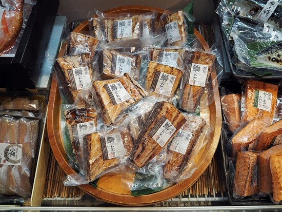 地酒と海産物コーナー