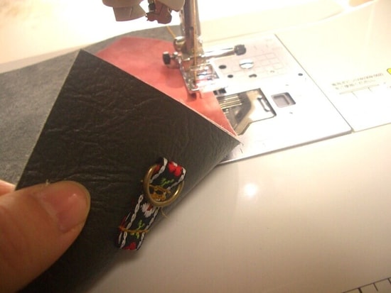 後ろの金具に注意