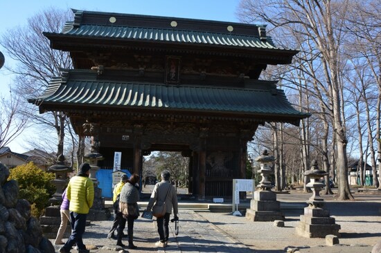 3つの破風の屋根が特徴の貴惣門