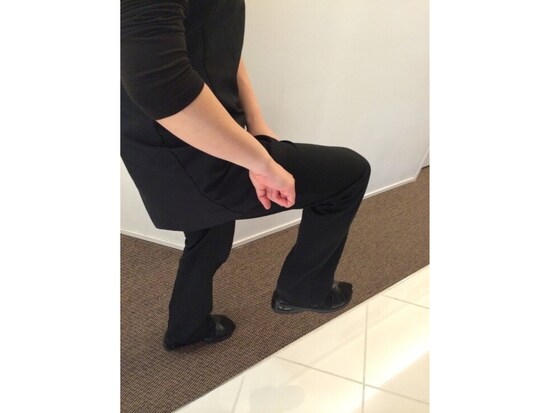 リズミカルに硬くなった筋肉をほぐす