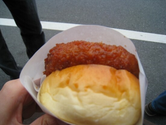 コロッケサンド。200円。