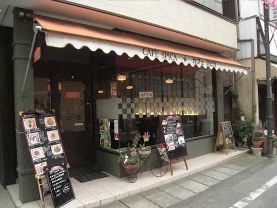 カフェ スピカの外観。