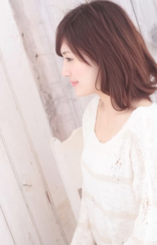 明るい髪色で軽やかな雰囲気に