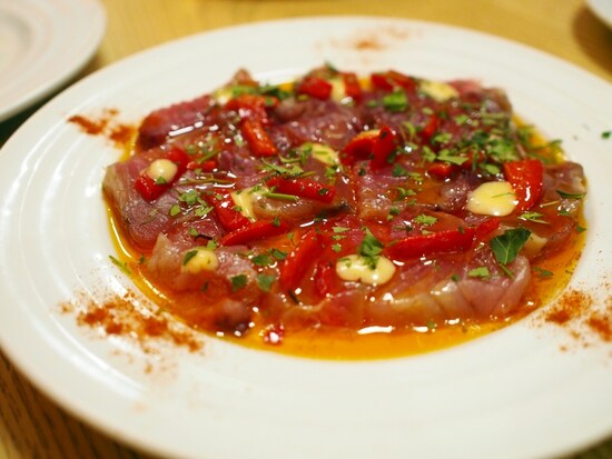 本日のオススメより「和歌山県産初ガツオパプリカマリネ￥700」