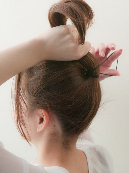 画像 19 36 お団子ヘアの簡単なやり方 ゴムだけできっちり作るお団子とは ヘアアレンジ All About