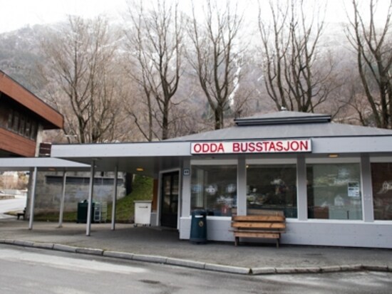 オッダ町のバス停