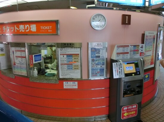 チケット売り場は円型