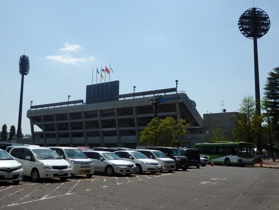 駐車場から見るNACK5スタジアム大宮