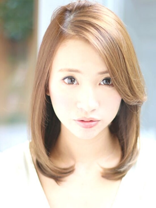 前髪長めアールストレートミディ