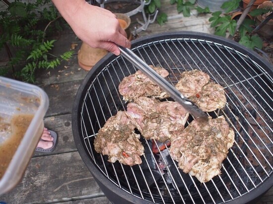 炭火でじっくりと焼き上げるといい香りが！
